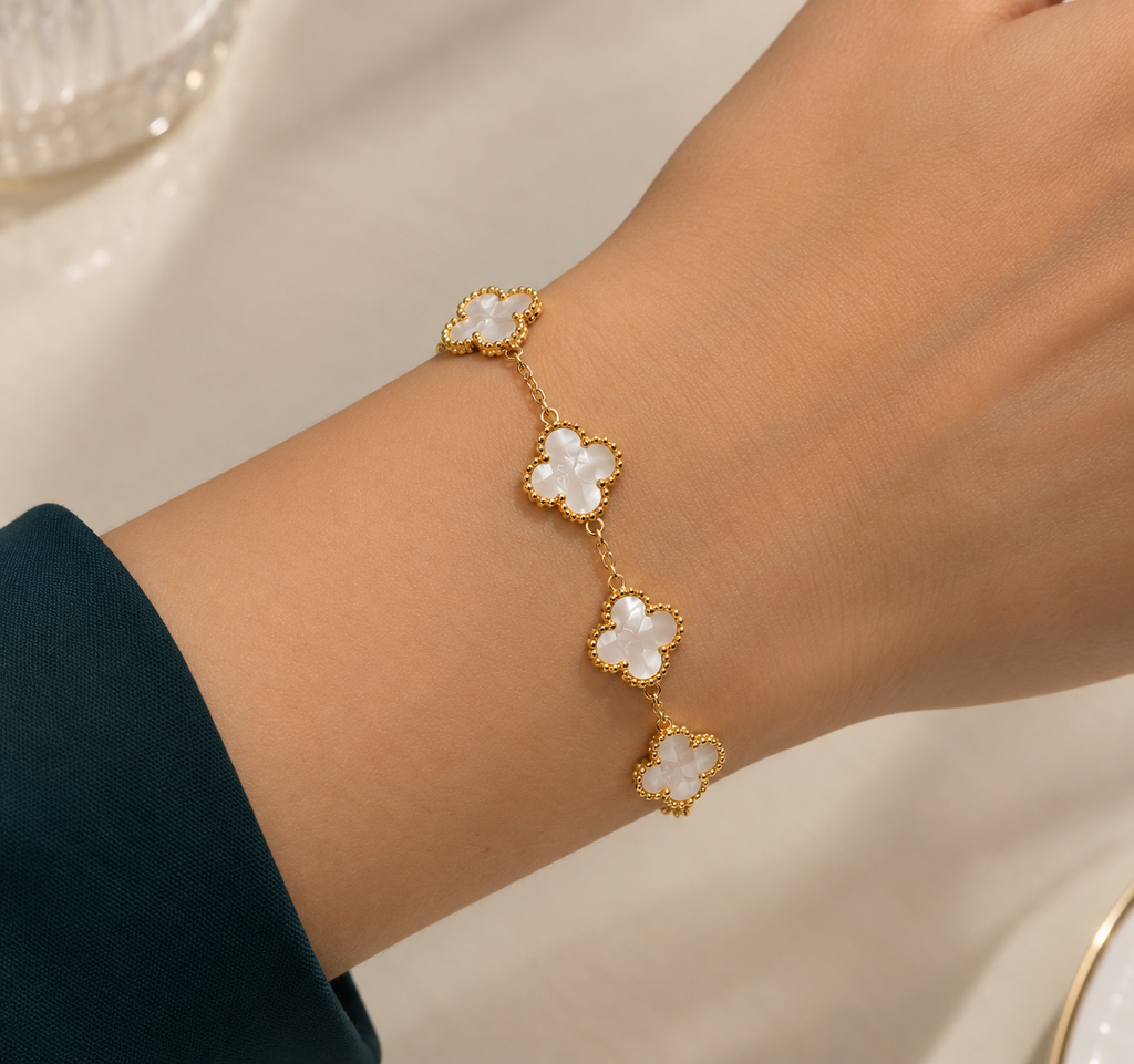 Pearl Clover Elegance Bracelet